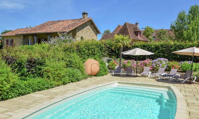 Saint-Medard-d'Excideuil Villa | Luxurious villa with separate guest house and a private heated pool