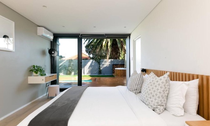 Fresnaye Villa | Maison de luxe à Fresnaye avec onduleur, jacuzzi, cheminée et piscine