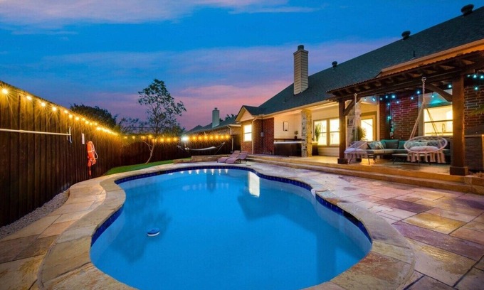 Princeton Maison | Luxurious gem with a pool, spa and outdoor kitchen