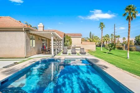 Indio Maison | Luxurious Getaway Near Coachella Stagecoach Pool Putting Green Parking Firepit Sleeps 11