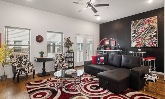 Arlington Maison | A Grown-Up Getaway! Luxury Condo w attached garage and Rooftop Retreat