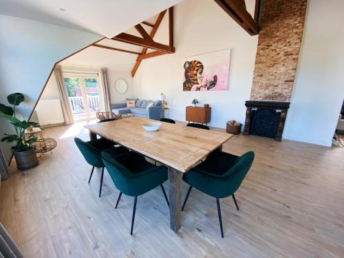 Wassenaar Appartement | Luxurious historical Loft close to the beach!