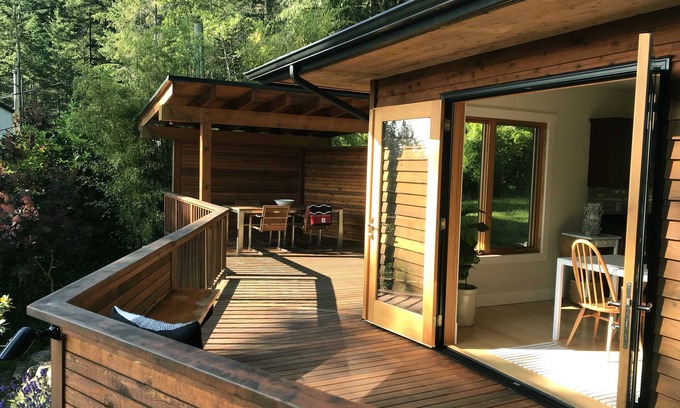 Bowen Island Maison | Luxurious Home Bridging Creek by Trails and Beach