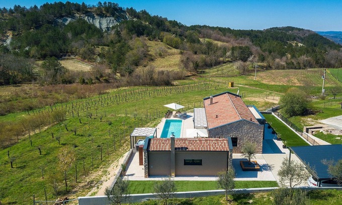 Hum Maison | Villa Noeli