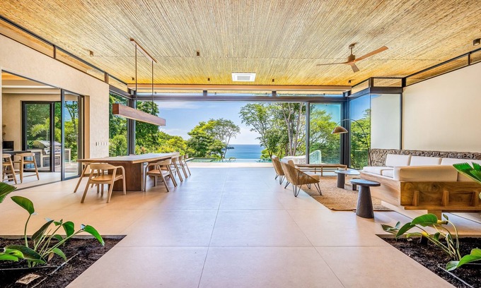 North Pacific Coast Maison | Luxurious home near beaches with infinity pool, outdoor kitchen, & mtn views