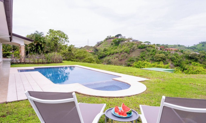 Mercedes Villa | Luxurious home with stunning mountain views in Costa Rica's Central Valley!