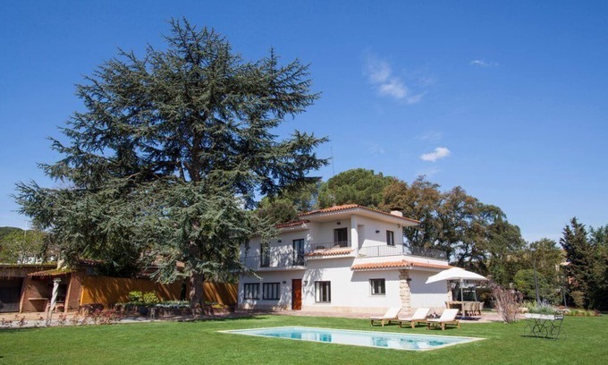 Santa Eulalia de Roncana Maison | Maison luxueuse avec 5000 m² de jardin. Piscine, climatisation et barbecue.