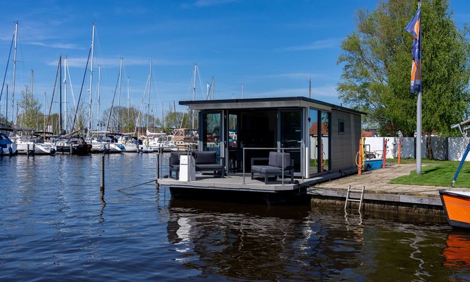 Heeg Location De Bateaux | Bateau de luxe sur l'eau