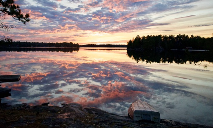 Trent Lakes Maison | Luxurious lake house, sunset views and Muskoka room
