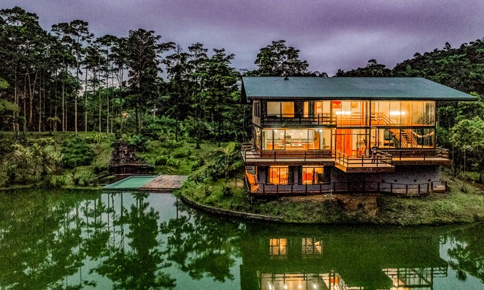 Penas Blancas Maison | Luxurious lakefront Designer Villa in a Private Reserve - near Arenal Volcano!