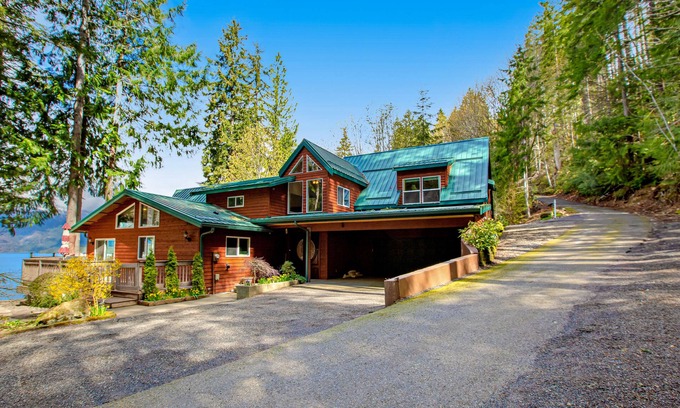 Hoodsport Maison | Luxurious lakefront home with matchless mountain view & private hot tub- dogs OK