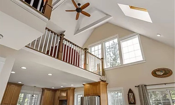 East Wakefield Maison | Luxurious Lakefront Home on the sparkling Balch Lake with spectacular waterviews