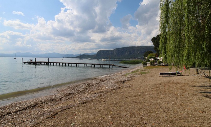 Bardolino Appartement | Luxurious lakeside apartment, private beach, lake view terrace