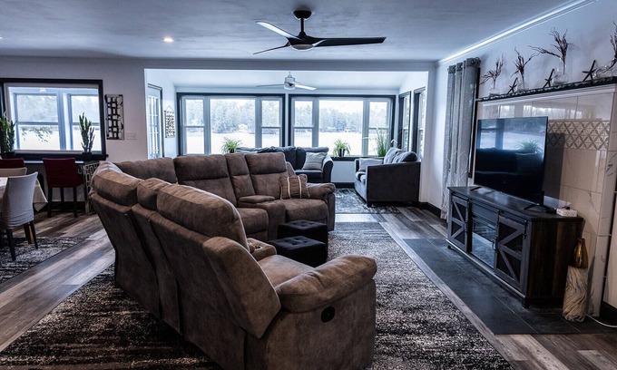 Limington Maison | Luxurious Lakeside Retreat on Pequawket Lake