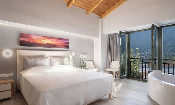 Kournas Maison | Luxurious love nest with whirlpool and heated pool
