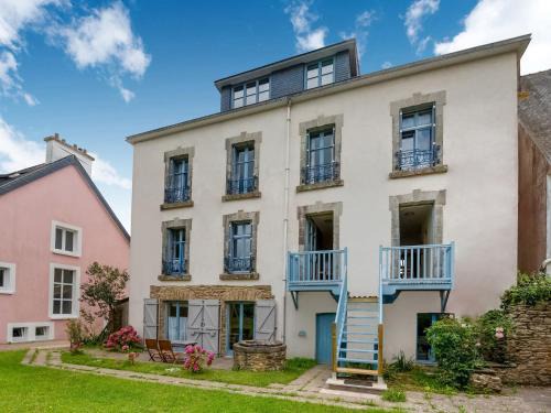 Ponts sur Seulles Maison | Luxurious Mansion in Castle Grounds in Lantheuil