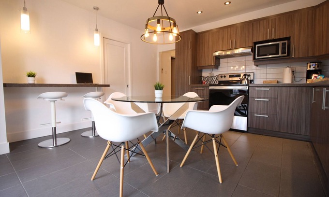 Rosemont-La Petite-Patrie Appartement | Luxueux - Deco moderne, Rosemont 3 chambres