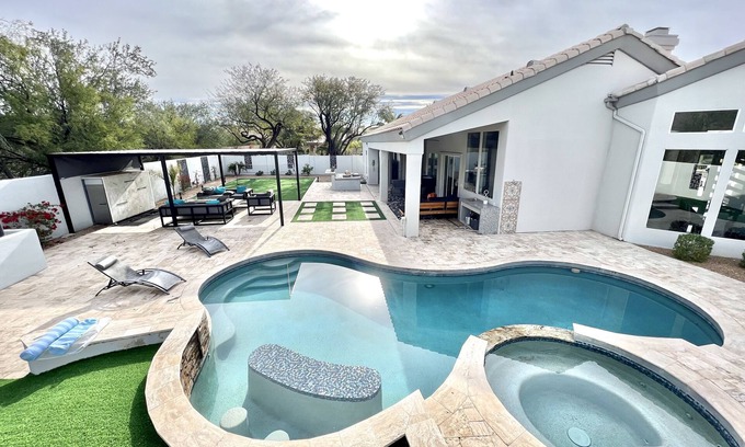 Central Scottsdale Maison | Luxurious Modern Playhouse with bar, heated pool /spa karaoke, sauna and games