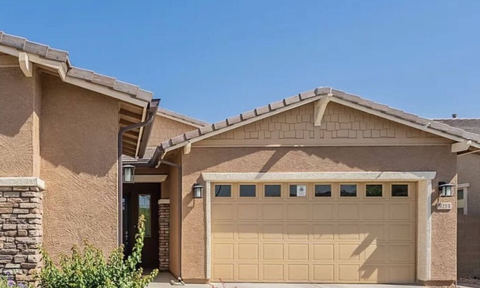 Westbluff Maison | Luxurious Newer Modern Home 1.5 miles from State Farm Stadium/Westgate district.