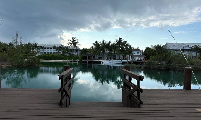 Nassau Maison | Spacieux et relaxant maison de 4 chambres dans le quartier chic Old Fort Bay