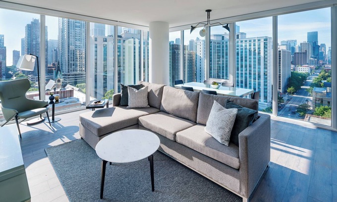 Near North Side Appartement | Luxurious Old Town Chicago Suites – Perfect for Families & Corporate Stays