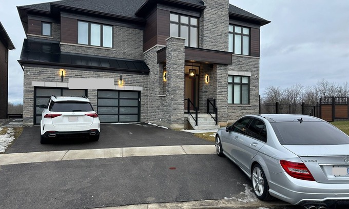 Brampton Appartement | Luxurious open concept 2 bedroom apt on ravine, pond, central, airport, shopping