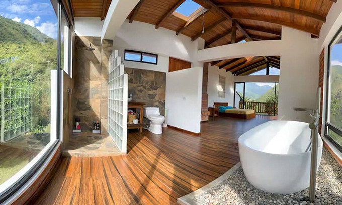 Calacali Lit Et Petit-Déjeuner | Luxurious Panoramic Suite at The Cloud Forest Retreat w/ views & modern comforts