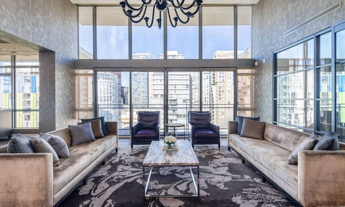 Downtown Vancouver Hôtel | Luxurious Penthouse in Trendy Yaletown with Private Rooftop Pool