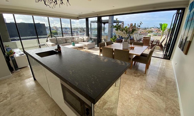Saint Kilda South Appartement | Luxurious Penthouse Oasis with Spa