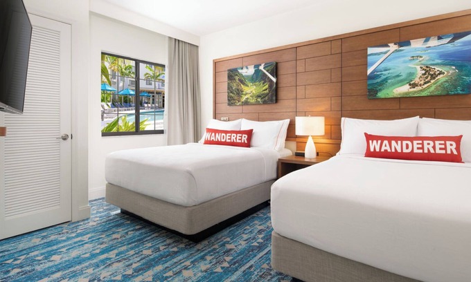 Park Shore Hôtel | Luxurious Pool View Family Suite with Kitchen