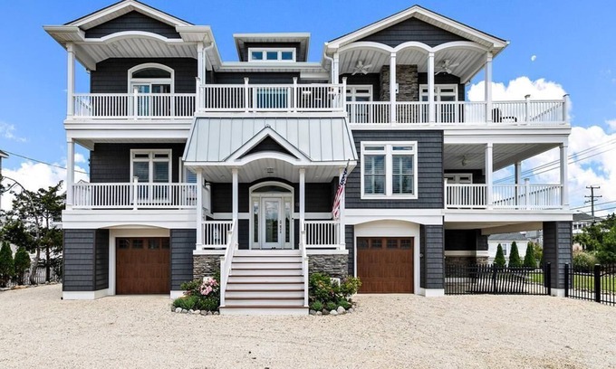 North Beach Maison | Luxurious rental short walk to beach or Bay