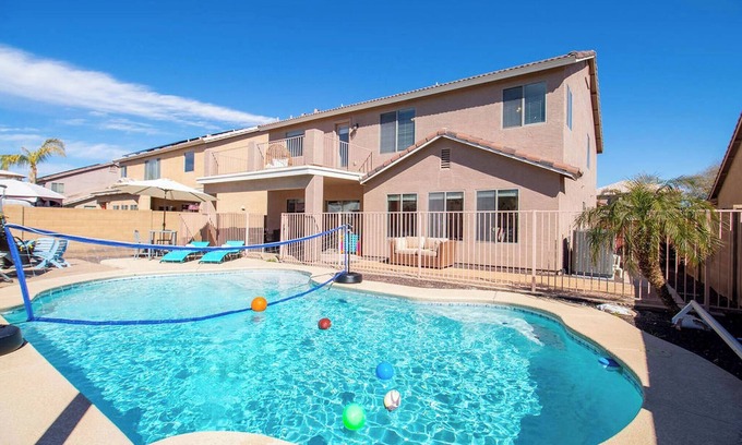 Tamaron Maison | Luxurious Retreat - FREE HTD Pool - Outdoor Fun