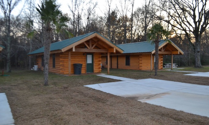 Shreveport Cabine | Luxueux chalet romantique en bois rond au nord de Shreveport