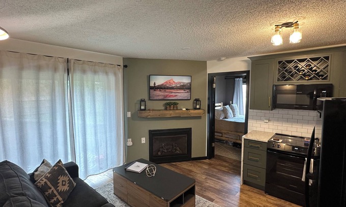 Great Valley Copropriété | Luxurious ski in-ski out slopeside condo.
