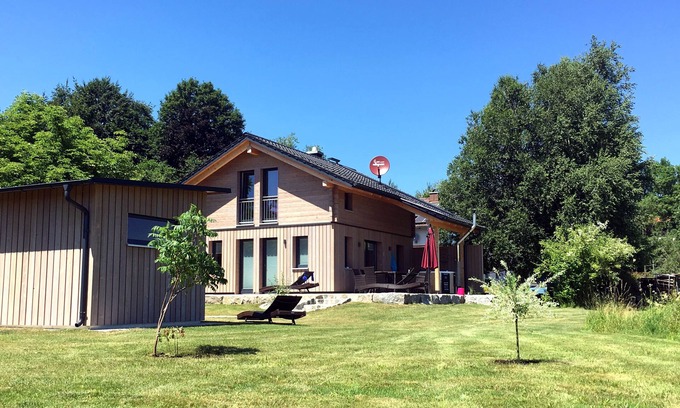 Aitrang Maison | Luxueuse maison en bois massif avec piscine et sauna pour 4 personnes à Allgäu