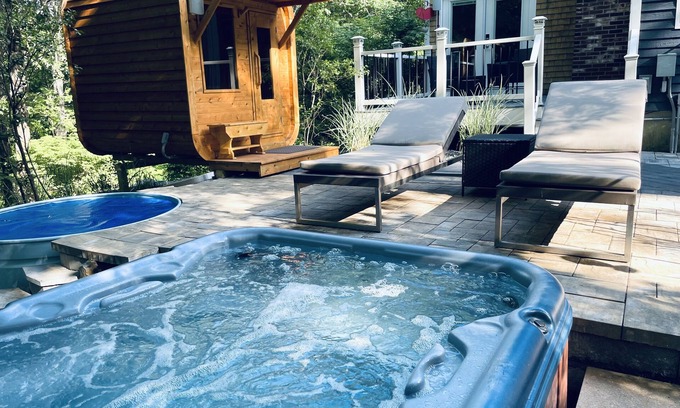 Durham Maison | Luxurious Spa Suite with Jacuzzi, Outdoor Sauna, Plunge Pool and Steam-bath