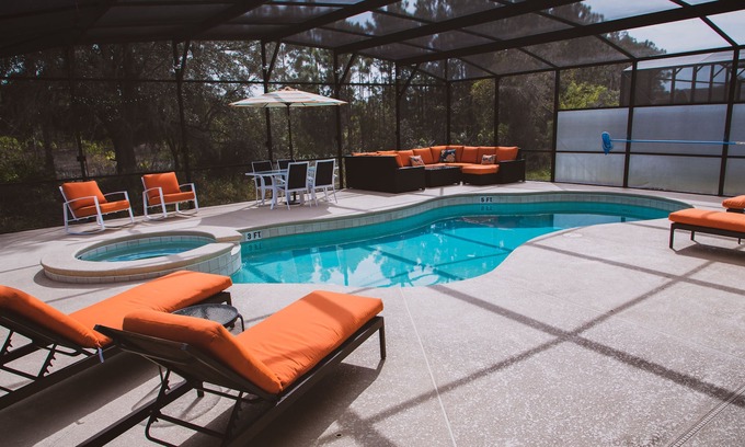 Watersong Villa | Villa familiale de luxe de 6 CH, neuve avec piscine privative & spa. Aucun détail n'a été épargné.