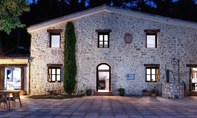La Llacuna Maison | Luxurious stay in the countryside surrounded by wine fields near Barcelona.