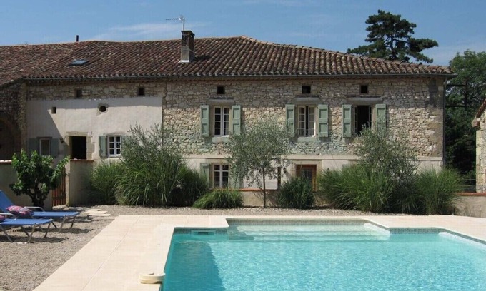 Venes Autre | Grande et luxueuse ferme en pierre avec piscine chauffée dans magnifique cadre