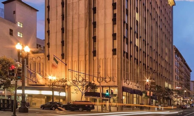 Union Square Copropriété | Luxurious Studio Condo in Prime SF Location!