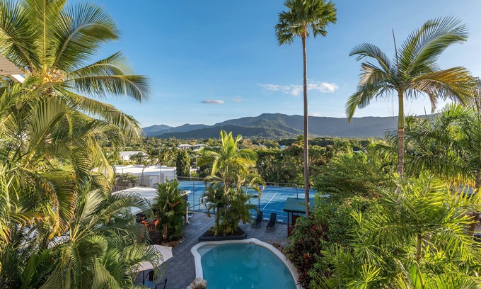 Trinity Beach Appartement | Luxurious Studio with Lush Mountain Views