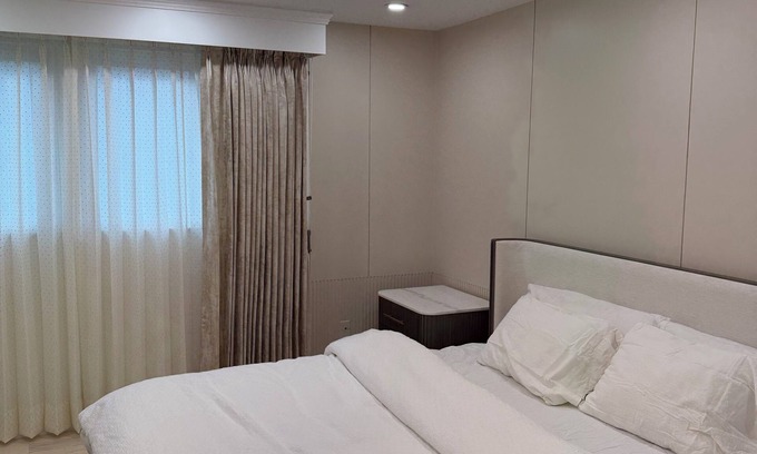 Falls Church Maison | Luxurious Townhome Near Metro, Tysons Malls, and DC Attractions