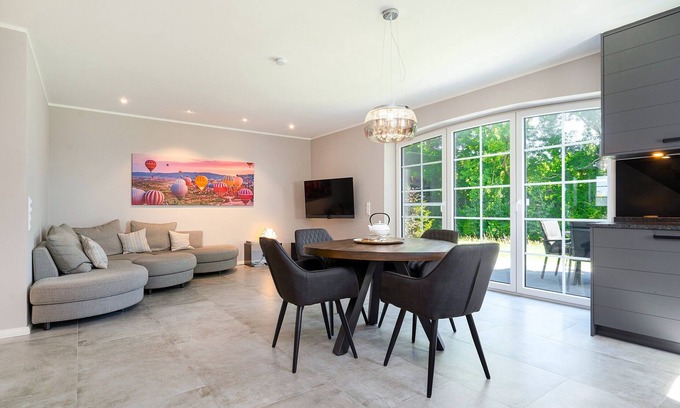 Eilsum Maison | Luxurious vacation home "Wind in the trees" directly on the water near Greetsiel