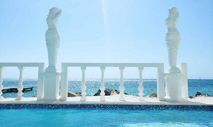 De Bruynewijk Villa | Luxueuse Villa Fillipe 3- Tout Neuf! Vue sur la mer: spacieuse, piscine privée et climatisation