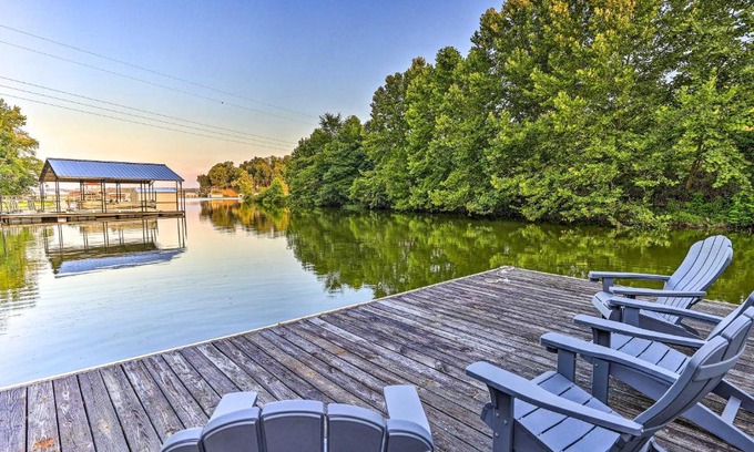 Iuka Maison | Luxurious Waterfront Home on Pickwick Lake!