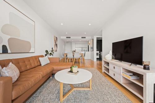 Kingston Appartement | Luxurious Waterfront Unit with Breathtaking Views - Hosted by Canstay