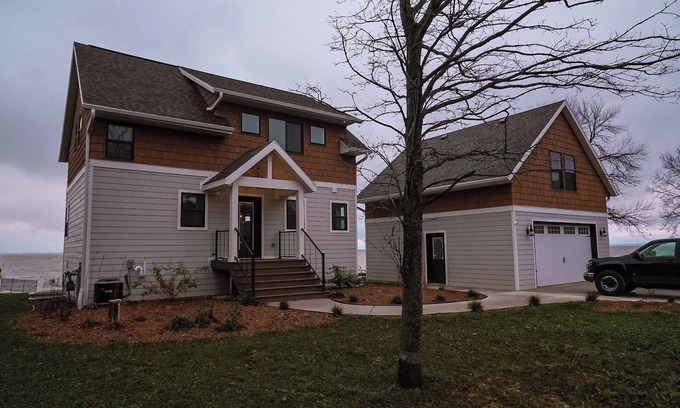 Green Bay Maison | Luxurious Waterfront Beach House Near Lambeau Field and Door County!
