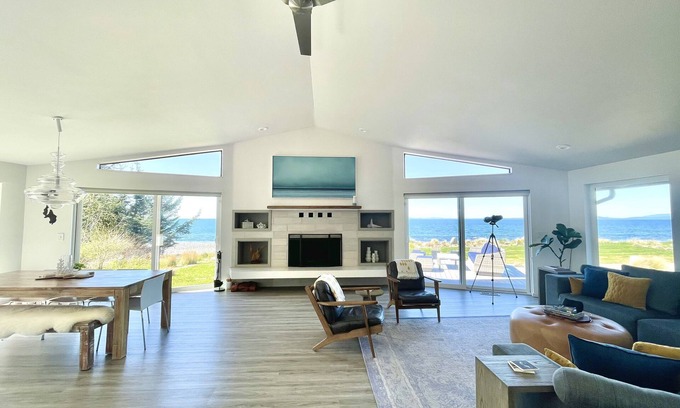 Oak Harbor Maison | Luxurious Whidbey Beachfront Retreat