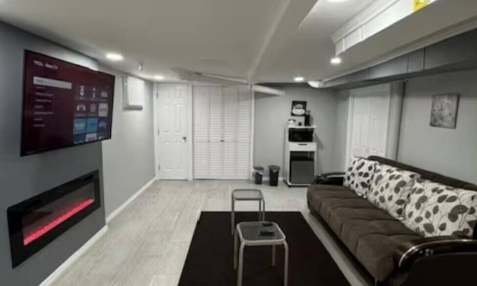 North Valley Stream Maison | Luxury 1 bedroom house with AC WiFi private entrance in a wonderful neighborhood