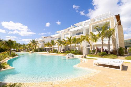 Dominicus Appartement | Luxury 1 BR at Aqua Esmeralda Private Beach Access